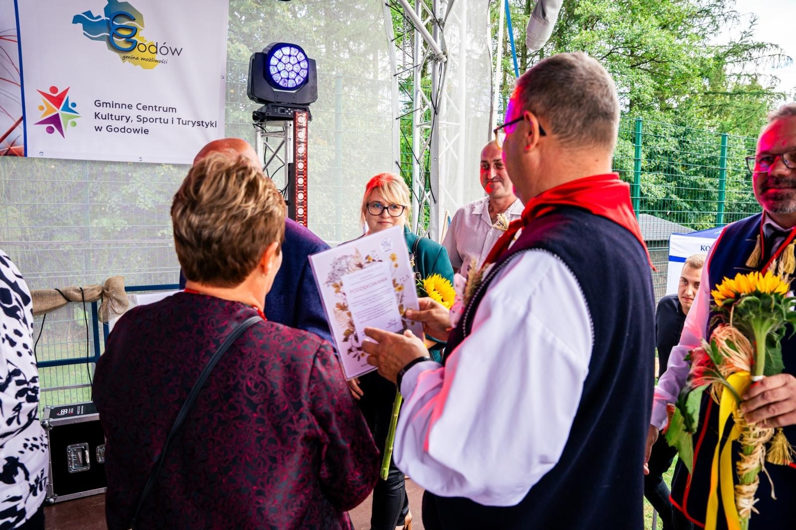 Zdjęcie w galerii na portalu naszwodzislaw.com: Gminne dożynki i zacny jubileusz Skrbeńska za nami [FOTO] wiadomości z regionu