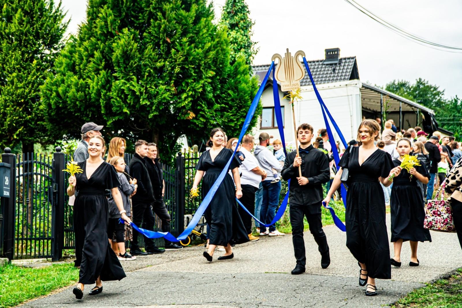 Zdjęcie w galerii na portalu naszwodzislaw.com: Gminne dożynki i zacny jubileusz Skrbeńska za nami [FOTO] wiadomości z regionu