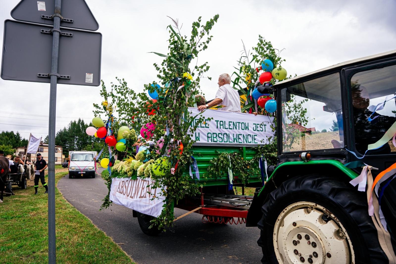 Zdjęcie w galerii na portalu naszwodzislaw.com: Gminne dożynki i zacny jubileusz Skrbeńska za nami [FOTO] wiadomości z regionu