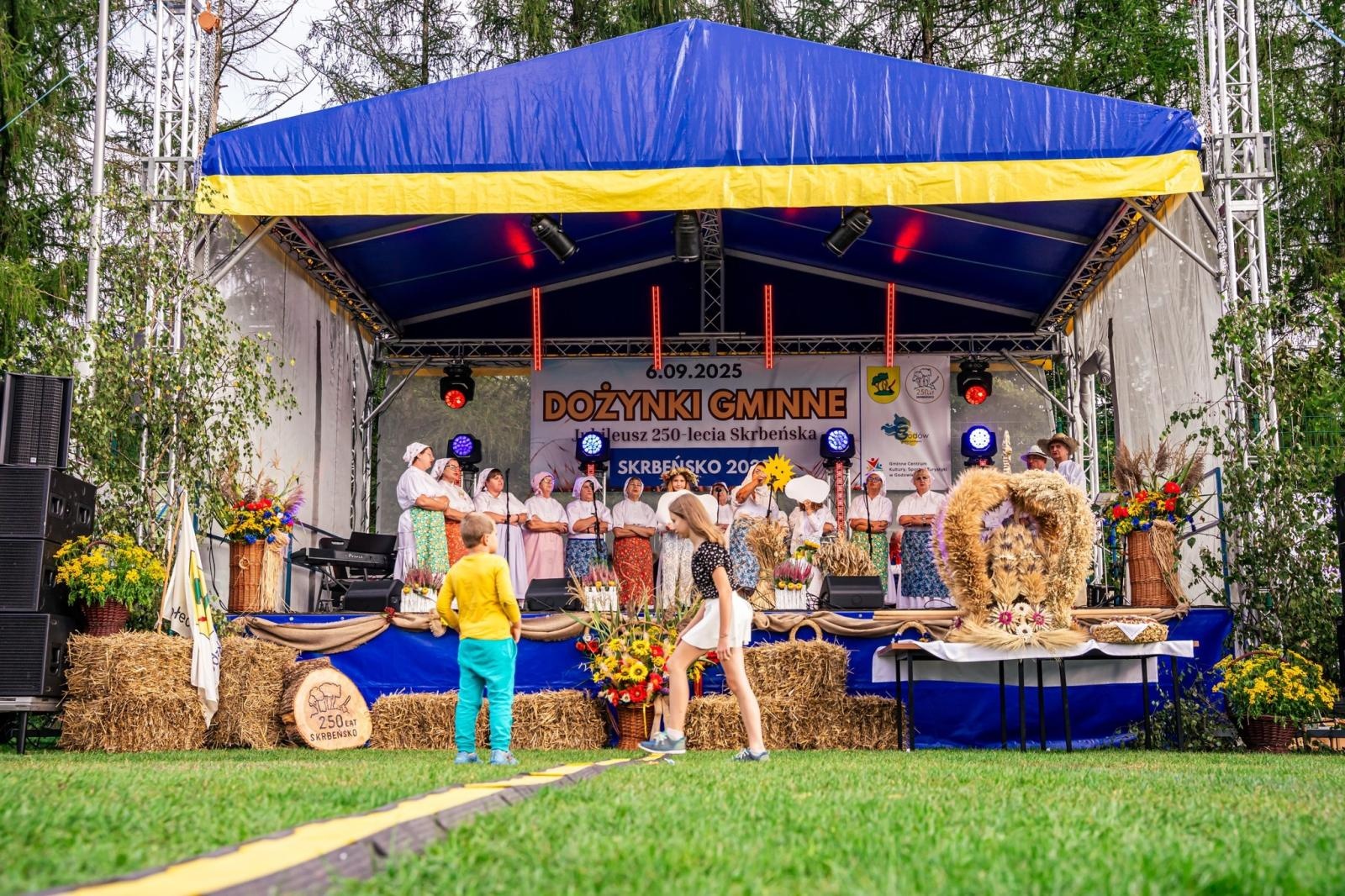 Zdjęcie w galerii na portalu naszwodzislaw.com: Gminne dożynki i zacny jubileusz Skrbeńska za nami [FOTO] wiadomości z regionu