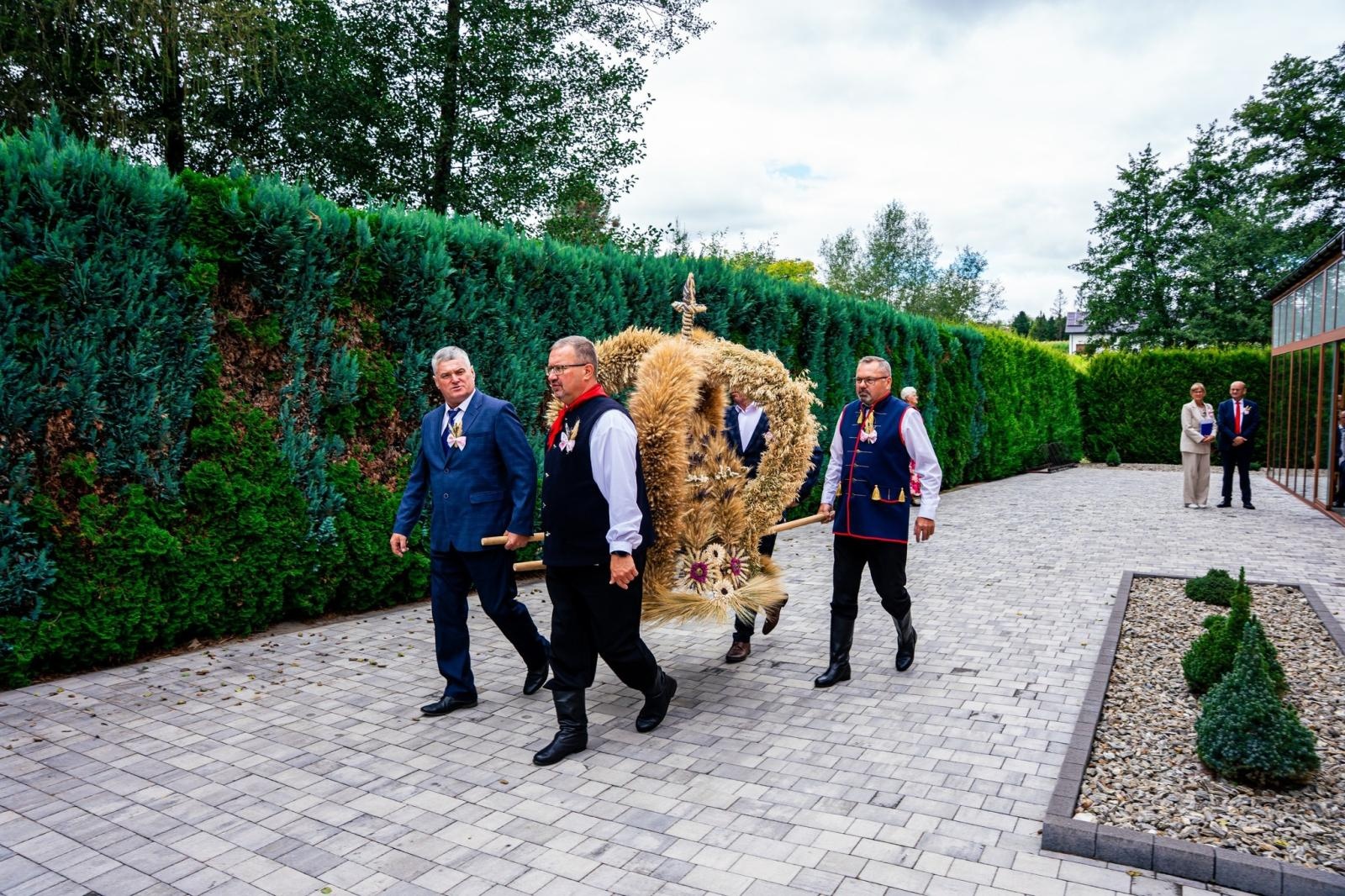 Zdjęcie w galerii na portalu naszwodzislaw.com: Gminne dożynki i zacny jubileusz Skrbeńska za nami [FOTO] wiadomości z regionu