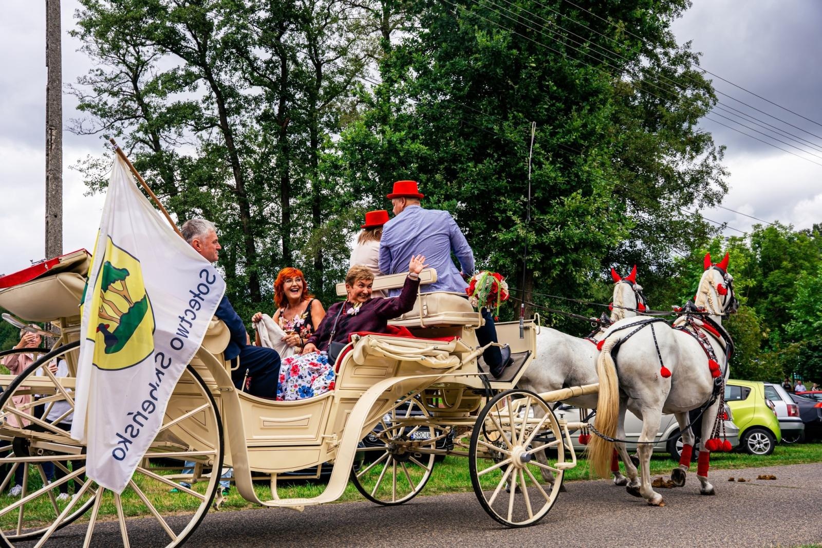 Zdjęcie w galerii na portalu naszwodzislaw.com: Gminne dożynki i zacny jubileusz Skrbeńska za nami [FOTO] wiadomości z regionu