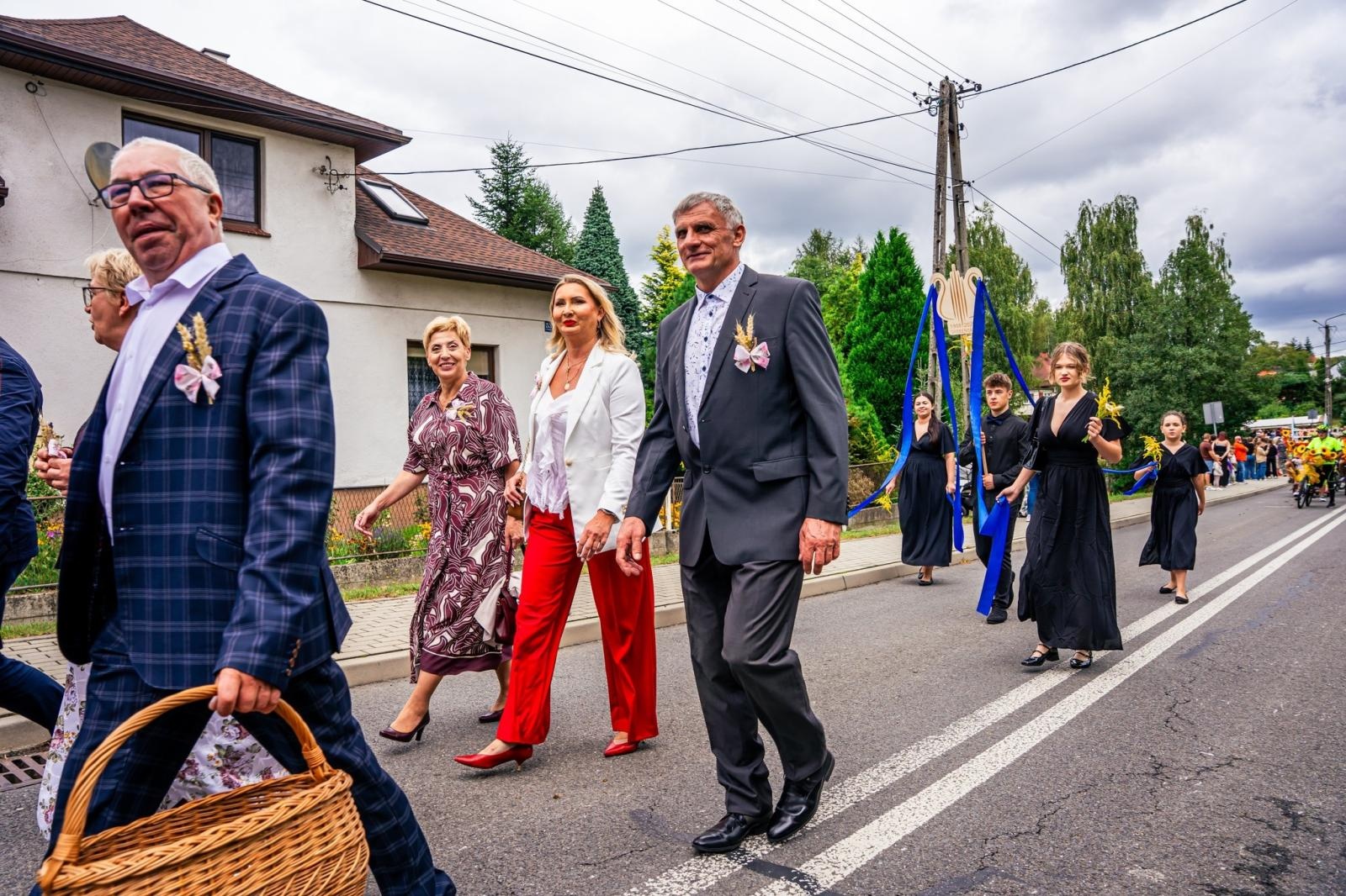 Zdjęcie w galerii na portalu naszwodzislaw.com: Gminne dożynki i zacny jubileusz Skrbeńska za nami [FOTO] wiadomości z regionu