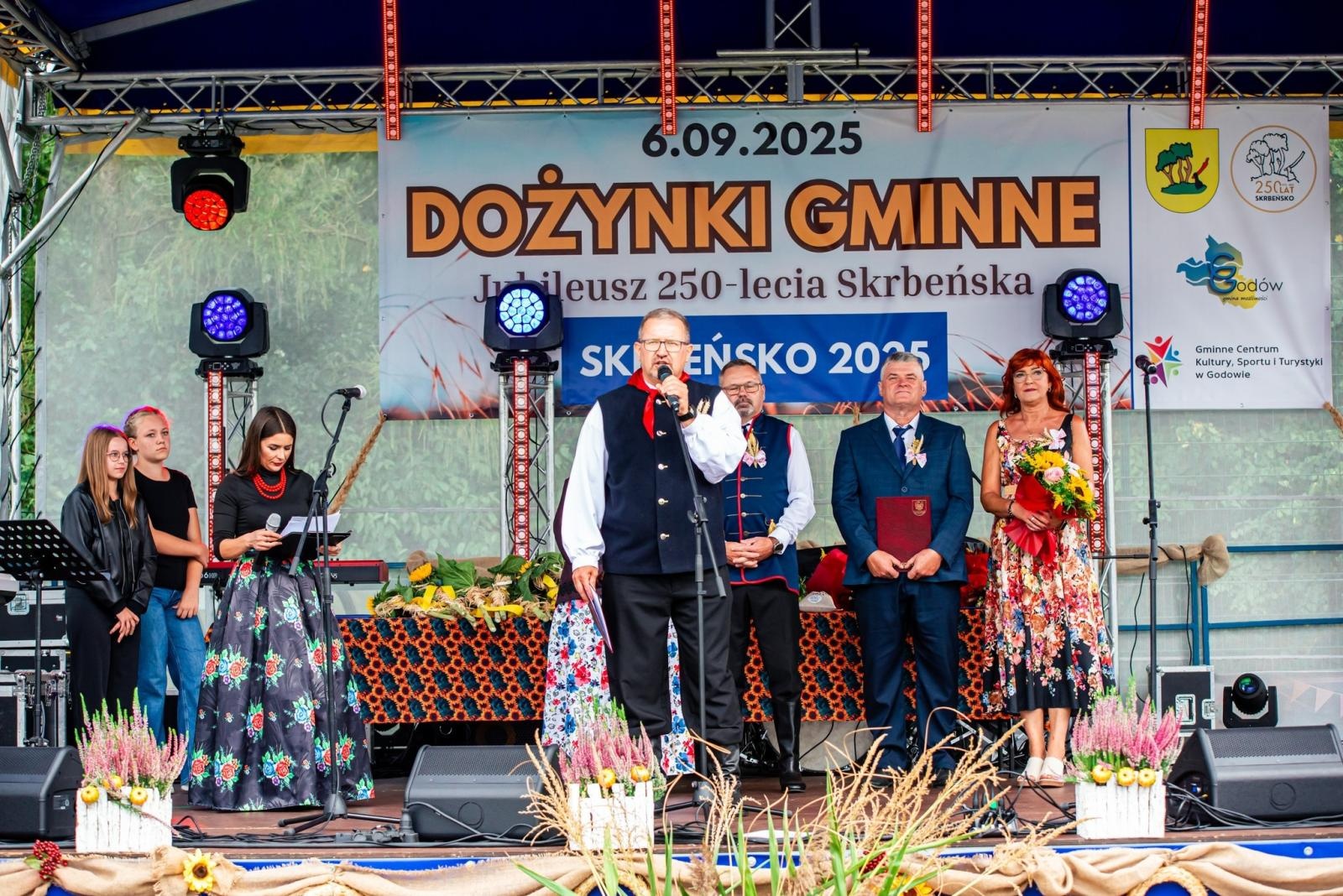 Zdjęcie w galerii na portalu naszwodzislaw.com: Gminne dożynki i zacny jubileusz Skrbeńska za nami [FOTO] wiadomości z regionu