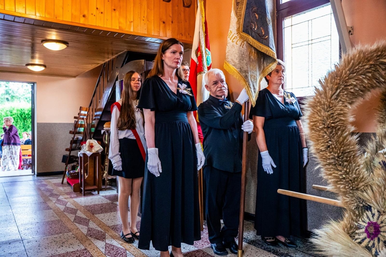 Zdjęcie w galerii na portalu naszwodzislaw.com: Gminne dożynki i zacny jubileusz Skrbeńska za nami [FOTO] wiadomości z regionu