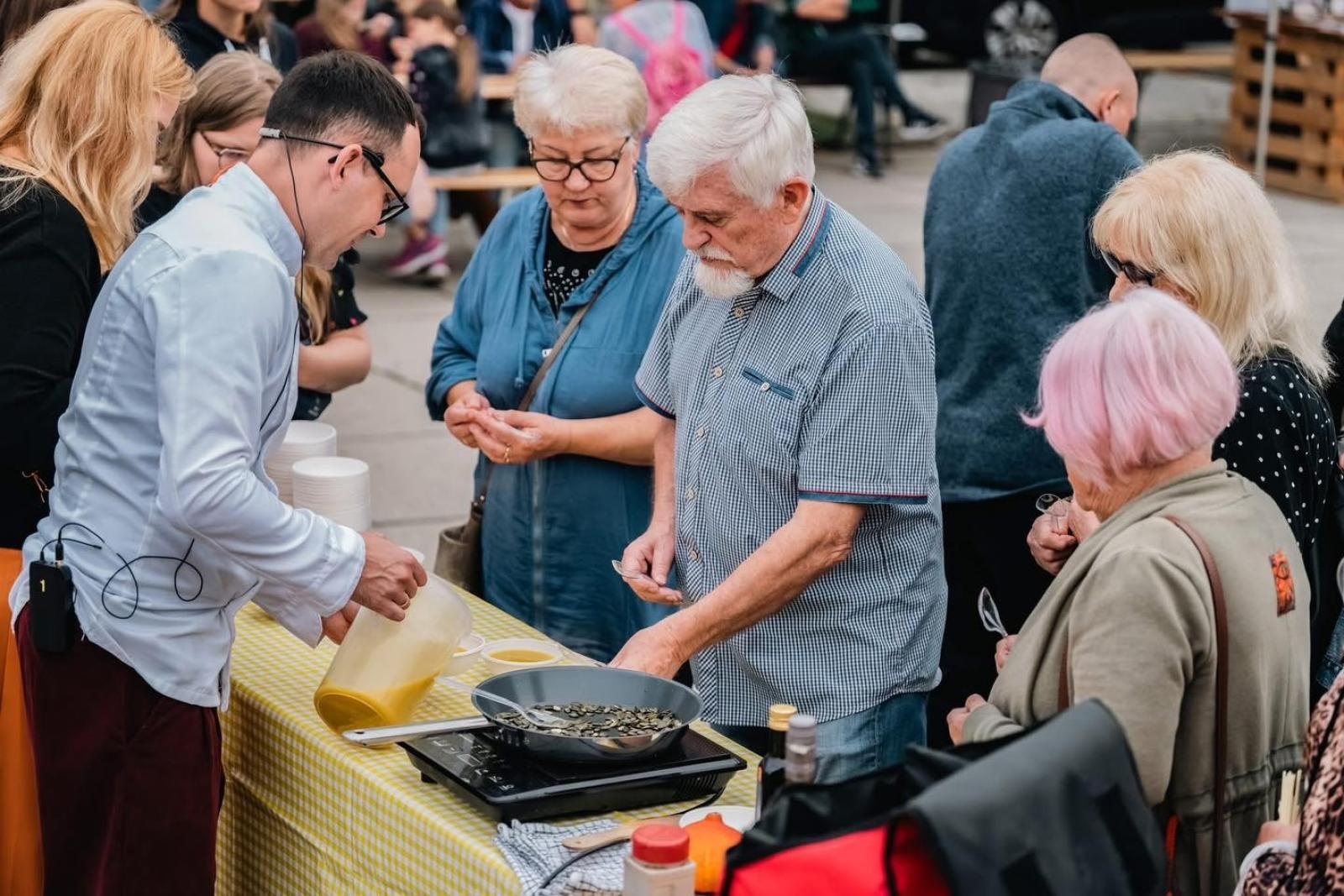 Zdjęcie w galerii na portalu naszwodzislaw.com: DzieJesie(ń) Festiwal w Wodzisławiu Śląskim. Święto jesieni pełne atrakcji [FOTO] wiadomości z regionu
