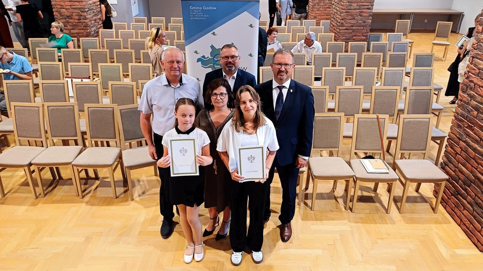 Zdjęcie w galerii na portalu naszwodzislaw.com: Poznajcie najlepszych uczniów i młodych sportowców gminy Godów wiadomości z regionu