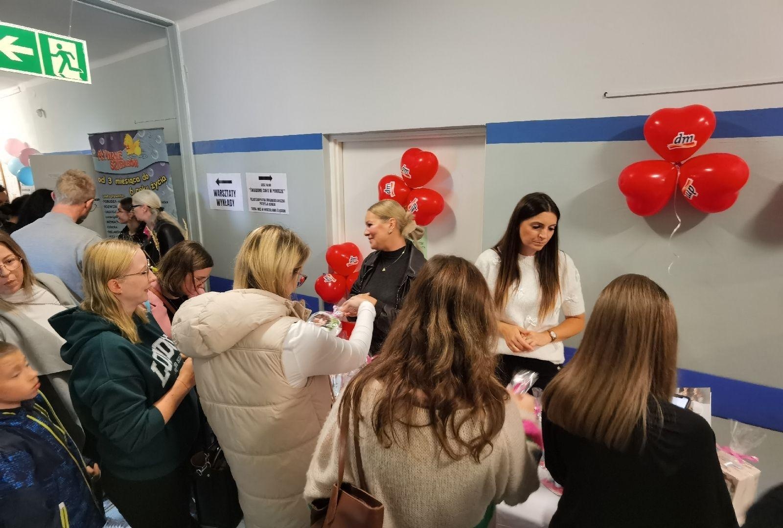 Zdjęcie w galerii na portalu naszwodzislaw.com: Tłumy na Dniu Otwartym Wodzisławskiej Porodówki [FOTO] wiadomości z regionu