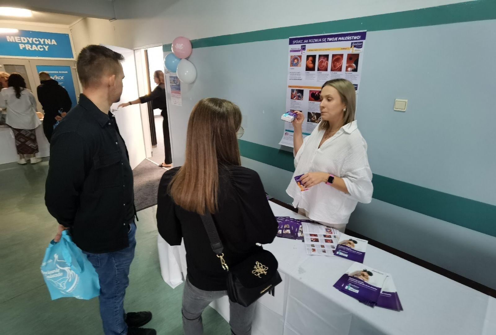 Zdjęcie w galerii na portalu naszwodzislaw.com: Tłumy na Dniu Otwartym Wodzisławskiej Porodówki [FOTO] wiadomości z regionu