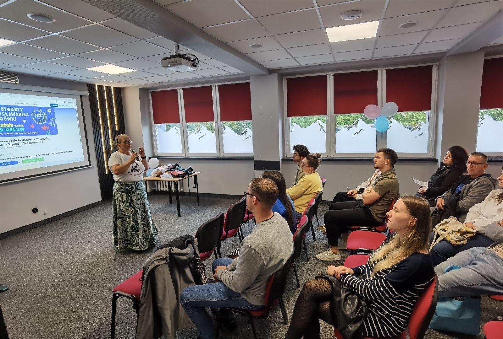 Zdjęcie w galerii na portalu naszwodzislaw.com: Tłumy na Dniu Otwartym Wodzisławskiej Porodówki [FOTO] wiadomości z regionu