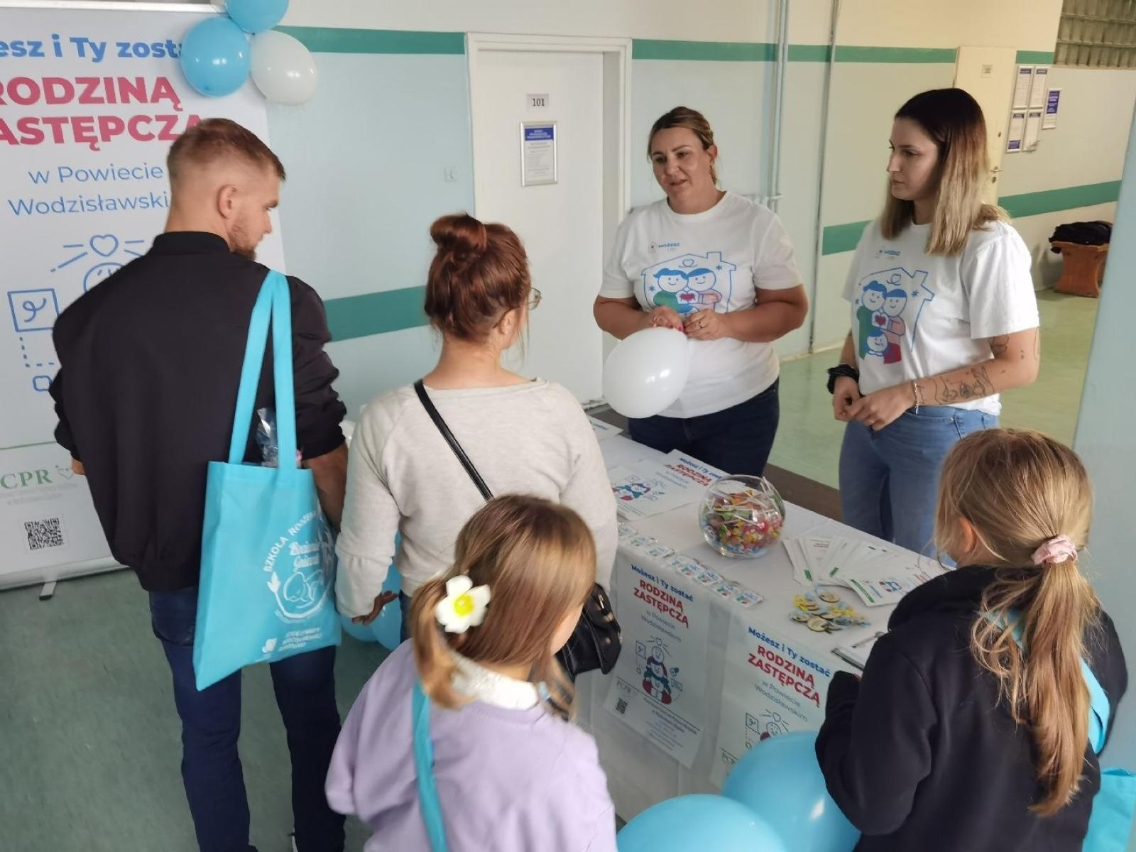 Zdjęcie w galerii na portalu naszwodzislaw.com: Tłumy na Dniu Otwartym Wodzisławskiej Porodówki [FOTO] wiadomości z regionu