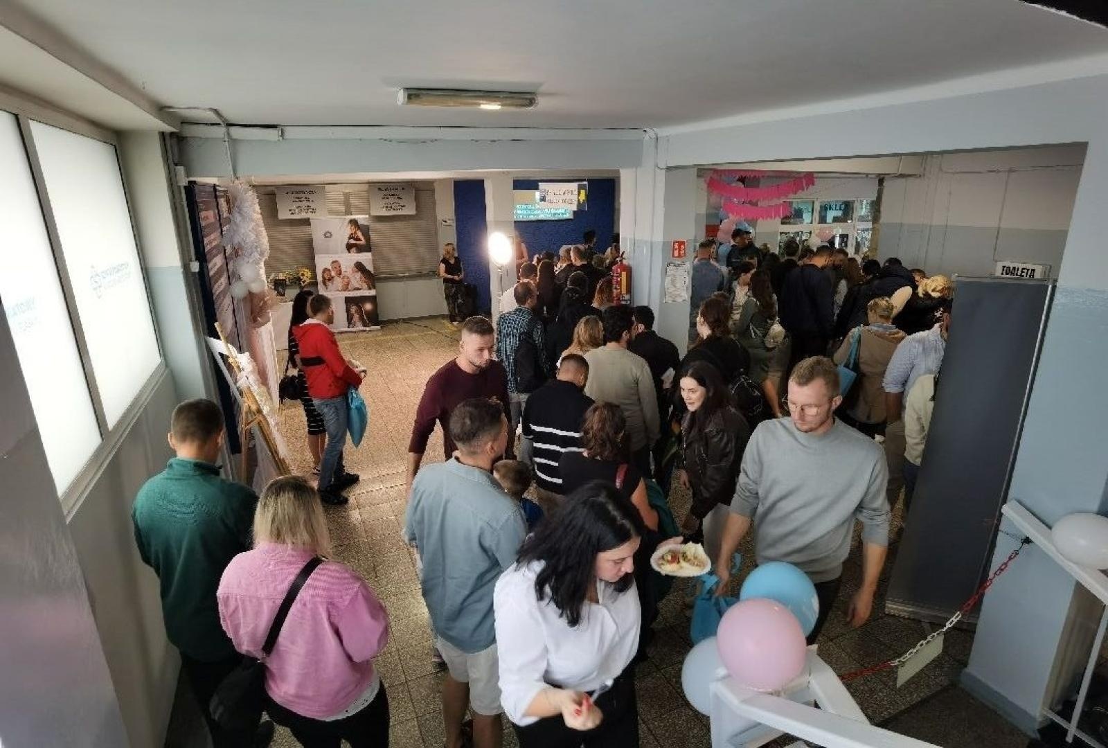 Zdjęcie w galerii na portalu naszwodzislaw.com: Tłumy na Dniu Otwartym Wodzisławskiej Porodówki [FOTO] wiadomości z regionu