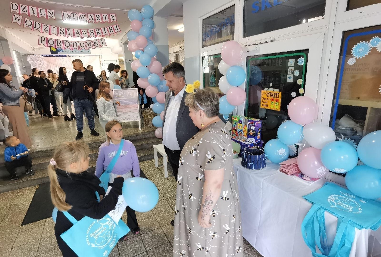 Zdjęcie w galerii na portalu naszwodzislaw.com: Tłumy na Dniu Otwartym Wodzisławskiej Porodówki [FOTO] wiadomości z regionu