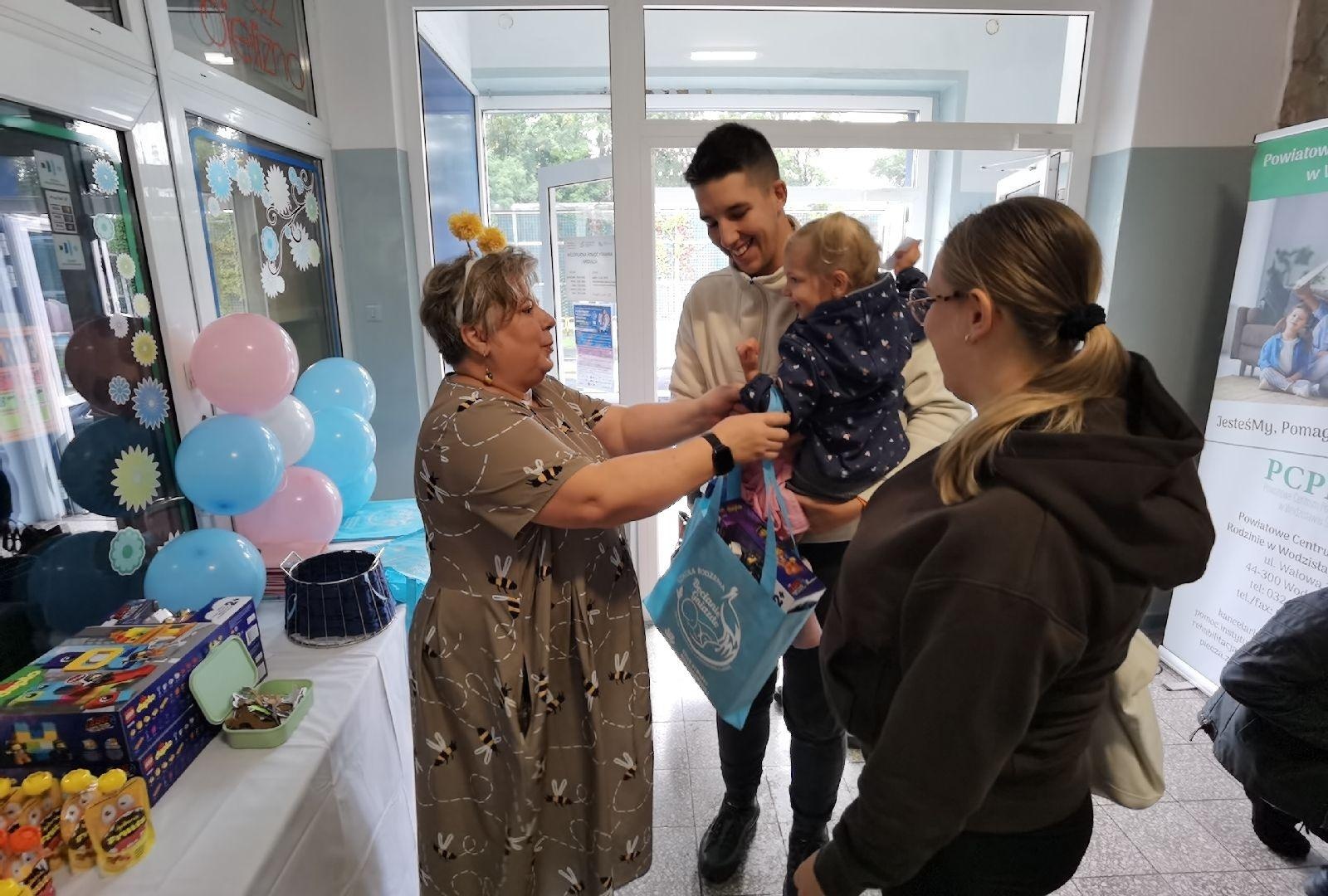 Zdjęcie w galerii na portalu naszwodzislaw.com: Tłumy na Dniu Otwartym Wodzisławskiej Porodówki [FOTO] wiadomości z regionu