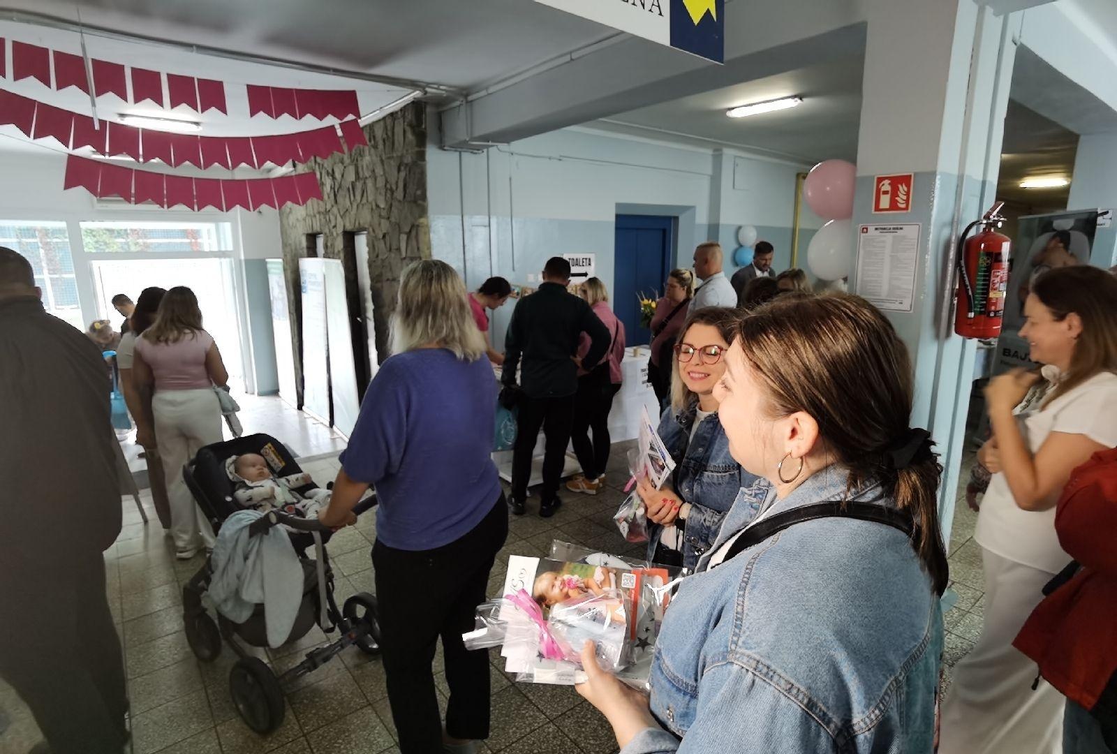 Zdjęcie w galerii na portalu naszwodzislaw.com: Tłumy na Dniu Otwartym Wodzisławskiej Porodówki [FOTO] wiadomości z regionu