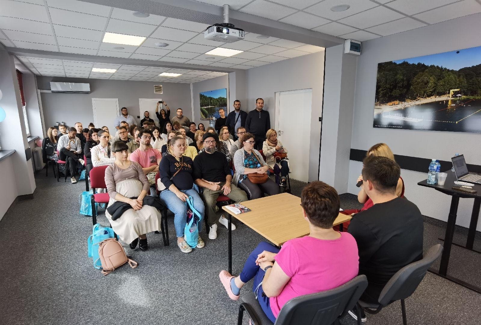 Zdjęcie w galerii na portalu naszwodzislaw.com: Tłumy na Dniu Otwartym Wodzisławskiej Porodówki [FOTO] wiadomości z regionu