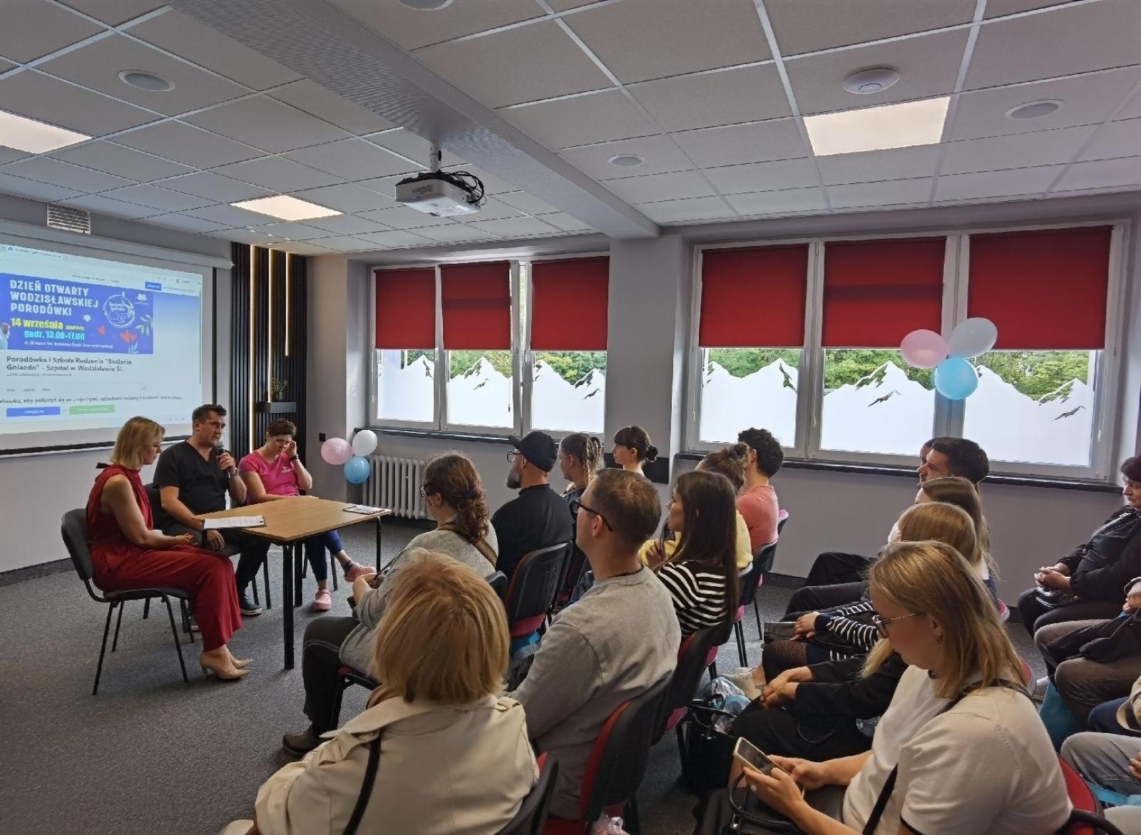 Zdjęcie w galerii na portalu naszwodzislaw.com: Tłumy na Dniu Otwartym Wodzisławskiej Porodówki [FOTO] wiadomości z regionu
