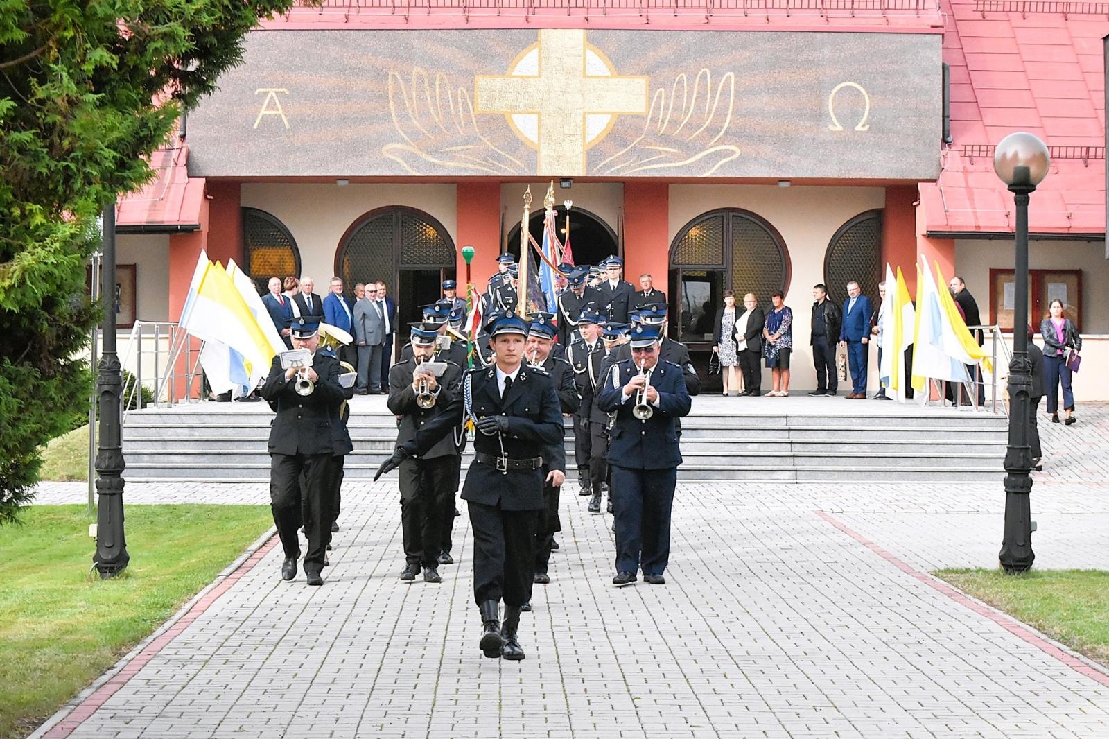 Zdjęcie w galerii na portalu naszwodzislaw.com: Jubileusz 120-lecia OSP Gołkowice. Jednostka ma nowy sztandar [FOTO] wiadomości z regionu