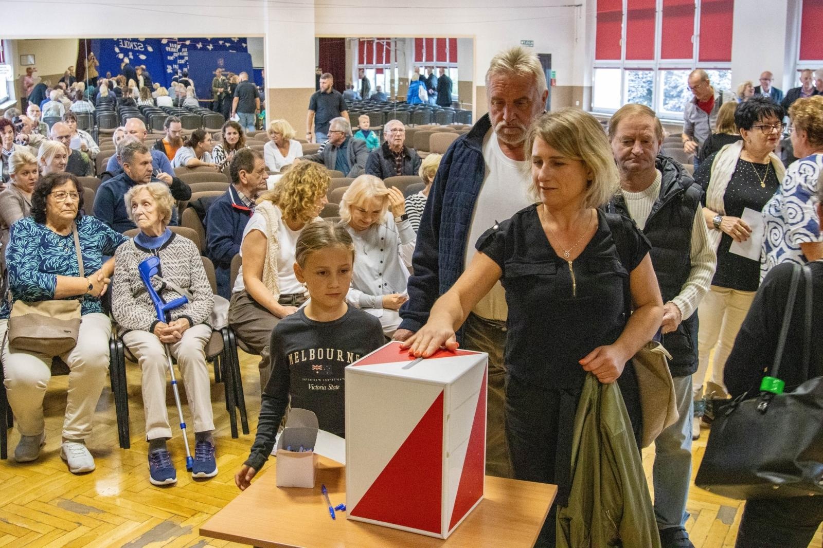 Zdjęcie w galerii na portalu naszwodzislaw.com: Wybory do Rady Dzielnicy. Stare Miasto zdecydowało [FOTO] wiadomości z regionu