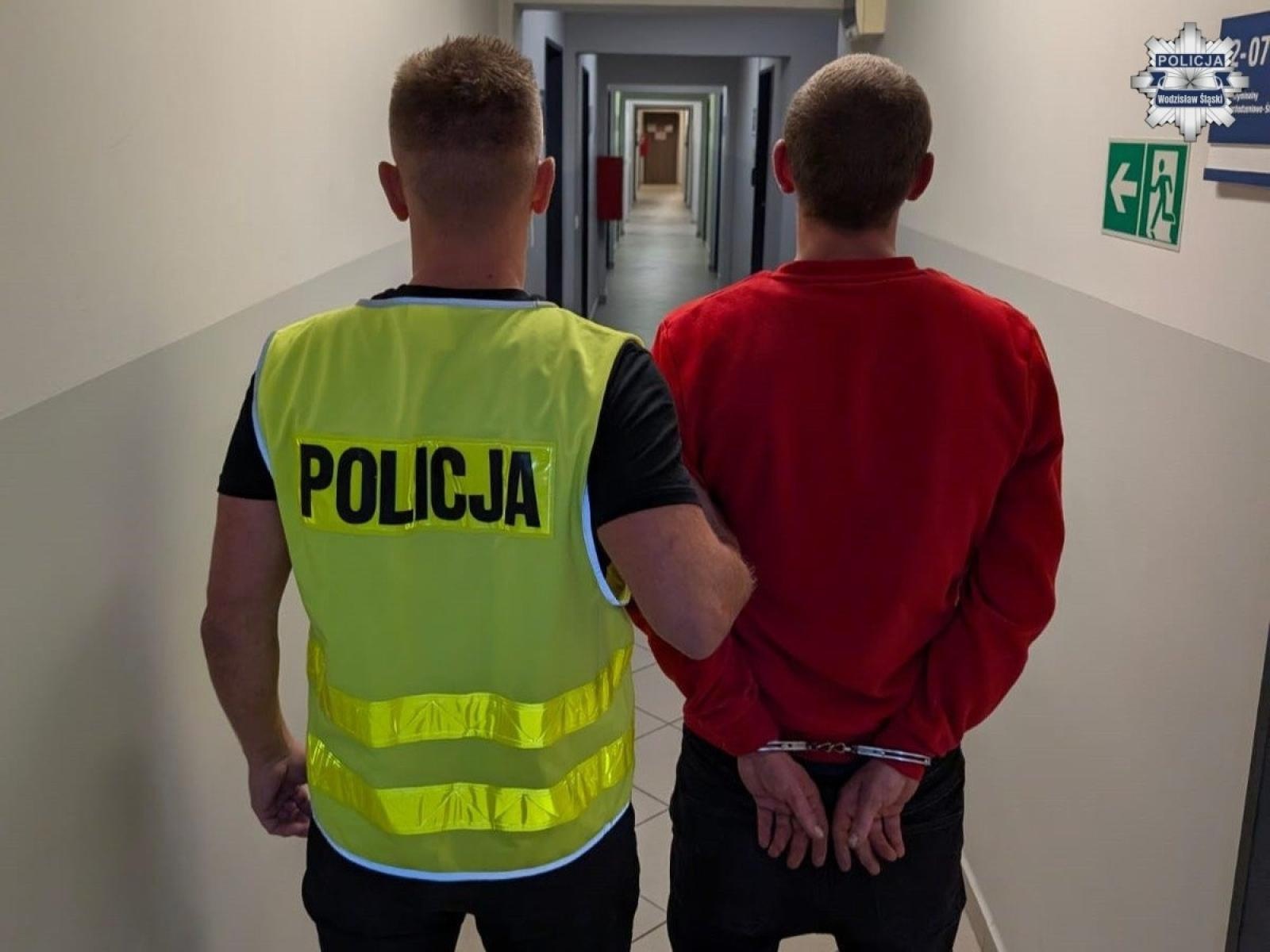 Zdjęcie w galerii na portalu naszwodzislaw.com: Wodzisławski policjant wspólnie z kolegą z rybnika zatrzymał sprawcę kradzieży roweru rehabilitacyjnego wiadomości z regionu