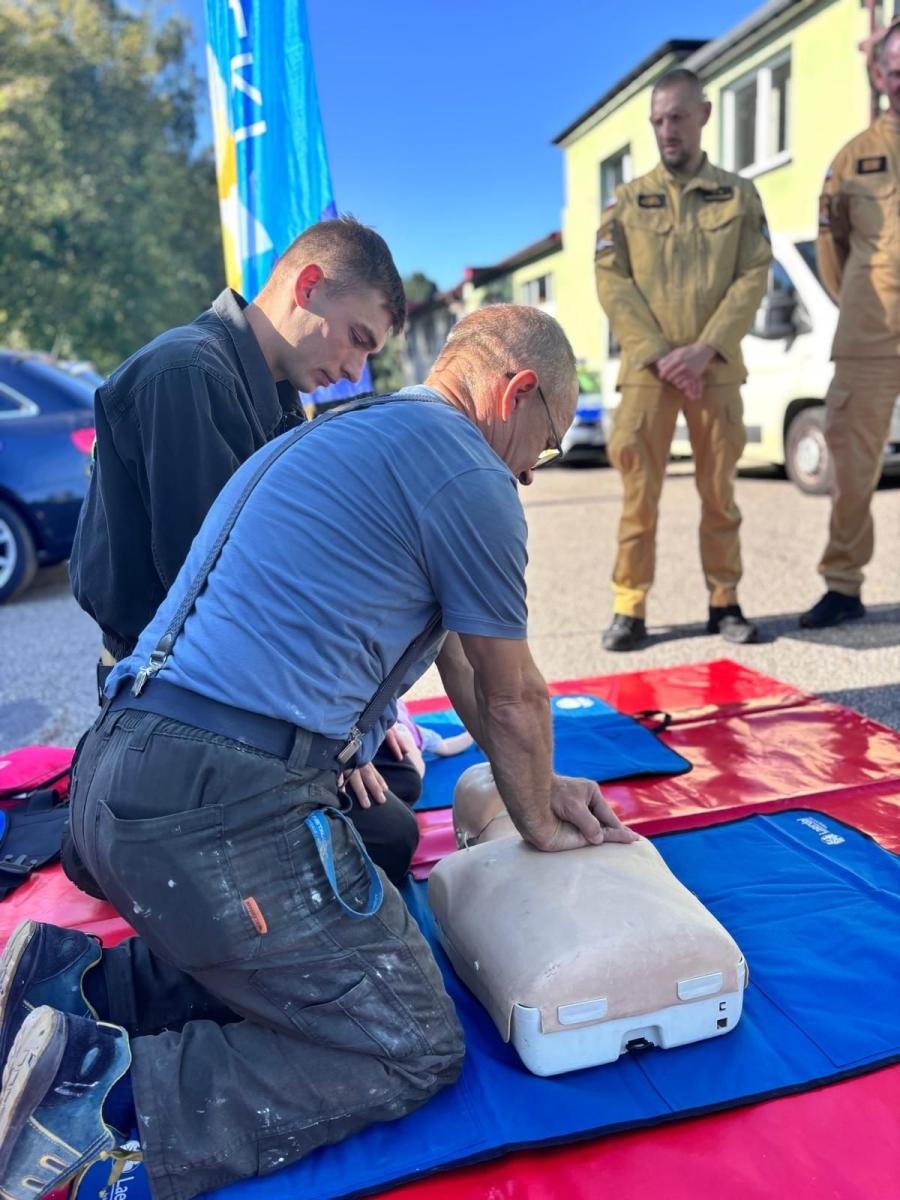 Zdjęcie w galerii na portalu naszwodzislaw.com: Zamiast karać uczyli pierwszej pomocy. Road Safety Days w Wodzisławiu Śląskim wiadomości z regionu