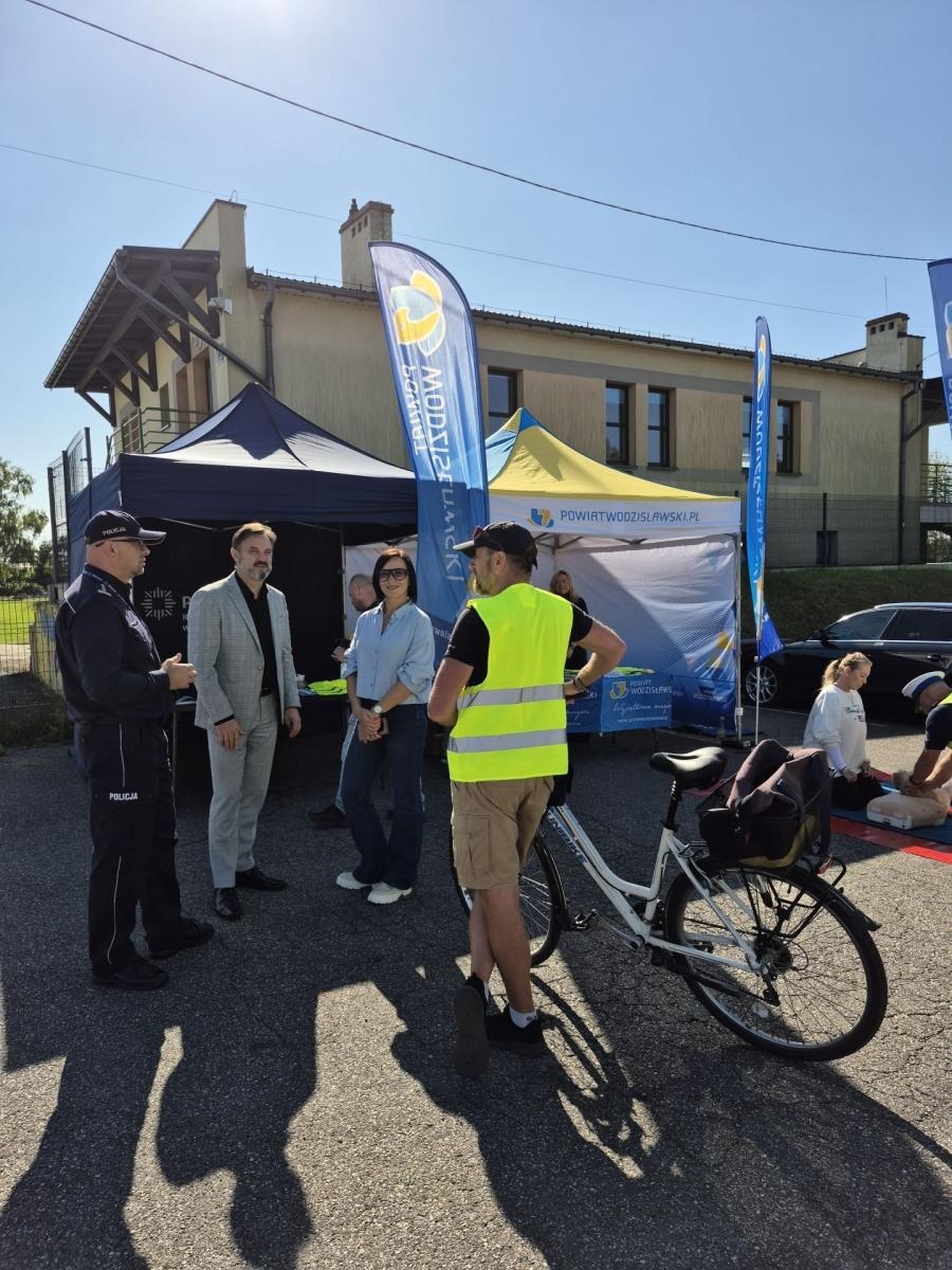 Zdjęcie w galerii na portalu naszwodzislaw.com: Zamiast karać uczyli pierwszej pomocy. Road Safety Days w Wodzisławiu Śląskim wiadomości z regionu