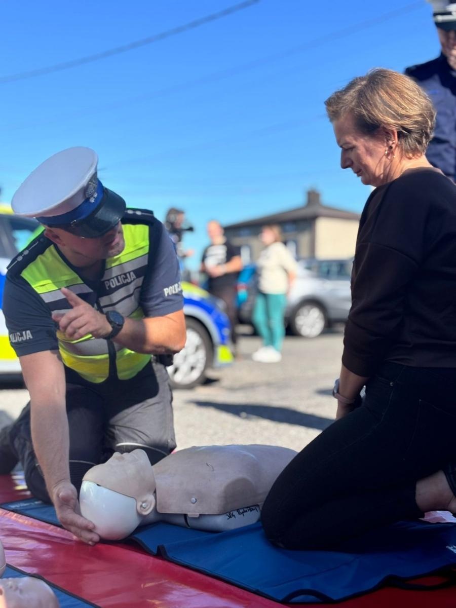 Zdjęcie w galerii na portalu naszwodzislaw.com: Zamiast karać uczyli pierwszej pomocy. Road Safety Days w Wodzisławiu Śląskim wiadomości z regionu