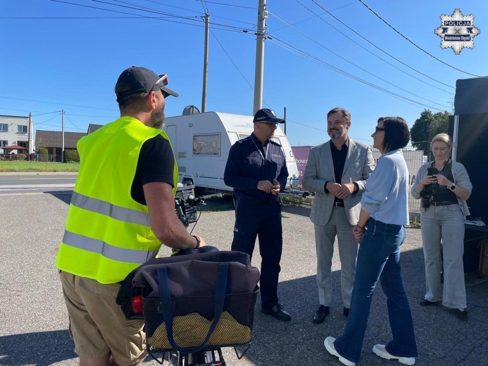 Zdjęcie w galerii na portalu naszwodzislaw.com: Zamiast karać uczyli pierwszej pomocy. Road Safety Days w Wodzisławiu Śląskim wiadomości z regionu
