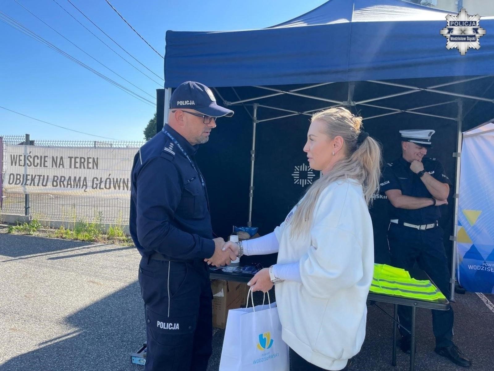 Zdjęcie w galerii na portalu naszwodzislaw.com: Zamiast karać uczyli pierwszej pomocy. Road Safety Days w Wodzisławiu Śląskim wiadomości z regionu