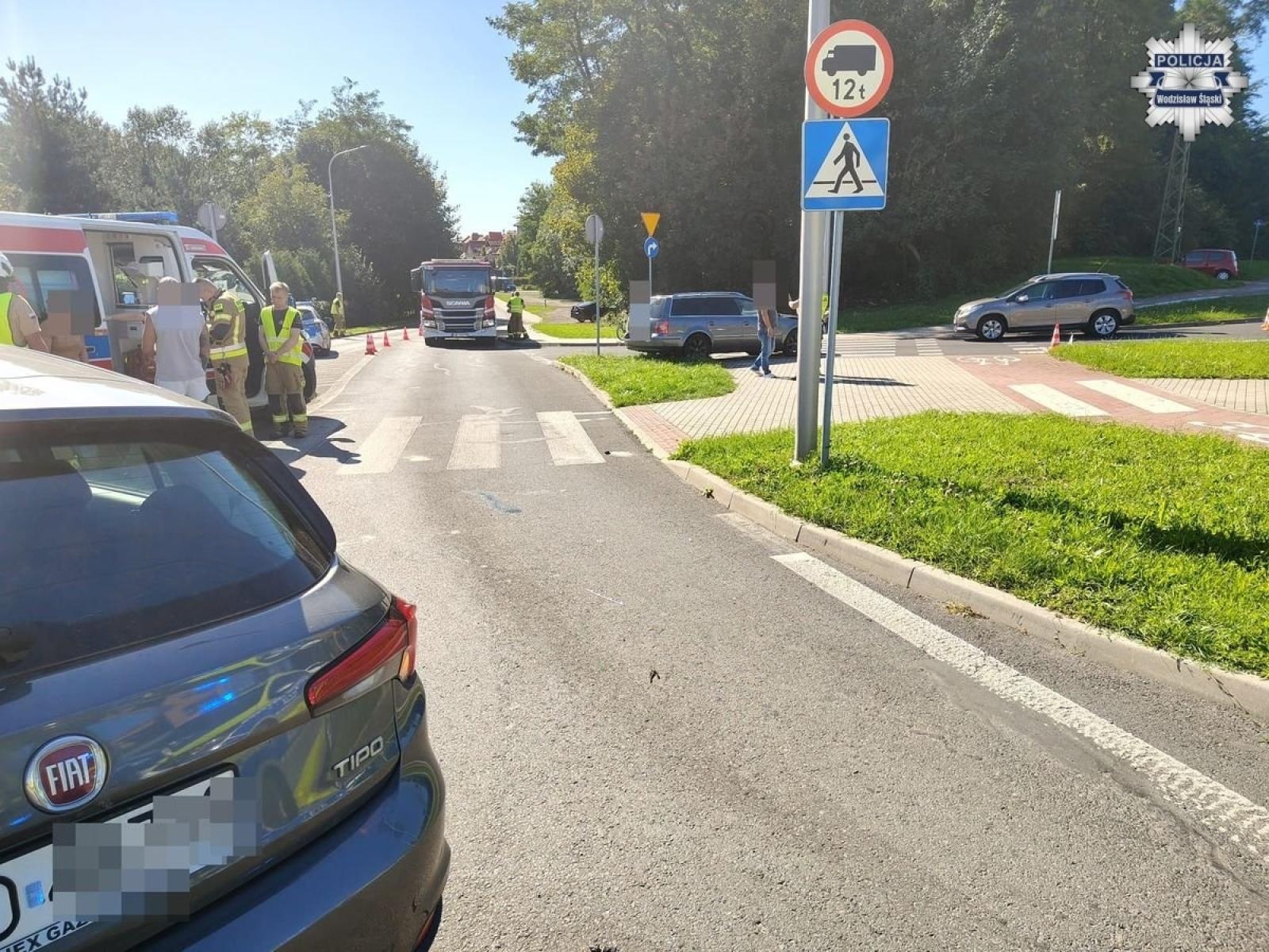 Zdjęcie w galerii na portalu naszwodzislaw.com: Nie ustąpił pierwszeństwa na rondzie. Jedna osoba trafiła do szpitala wiadomości z regionu