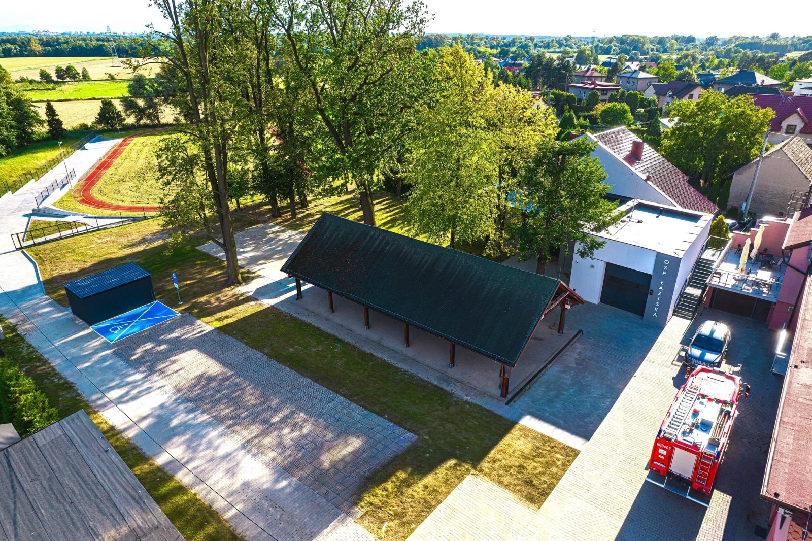 Zdjęcie w galerii na portalu naszwodzislaw.com: Remiza w Łaziskach już po rozbudowie. Powstał też nowy obiekt treningowy dla strażaków wiadomości z regionu