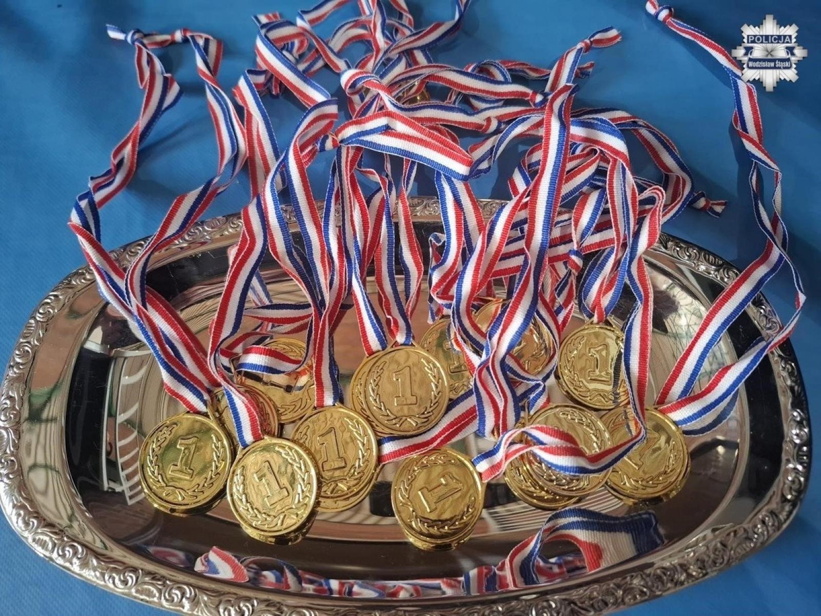 Zdjęcie w galerii na portalu naszwodzislaw.com: Policjanci zagrali w integracyjnym meczu wiadomości z regionu