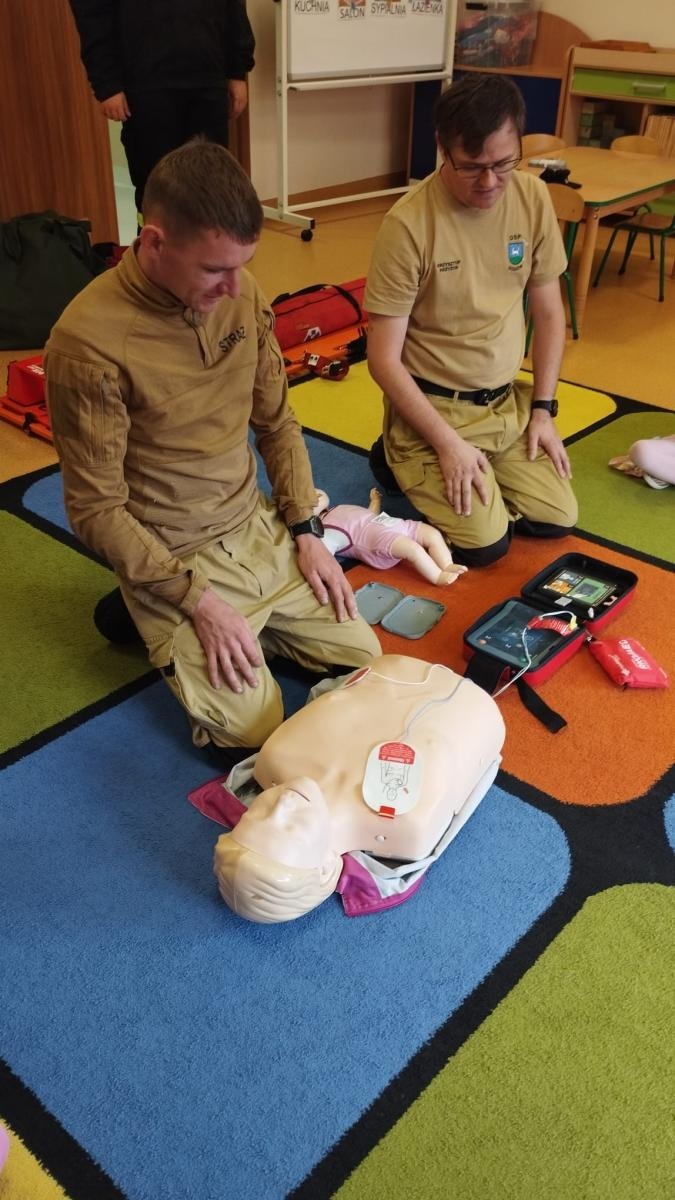 Zdjęcie w galerii na portalu naszwodzislaw.com: Strażacy z OSP Godów uczyli przedszkolaków pierwszej pomocy wiadomości z regionu