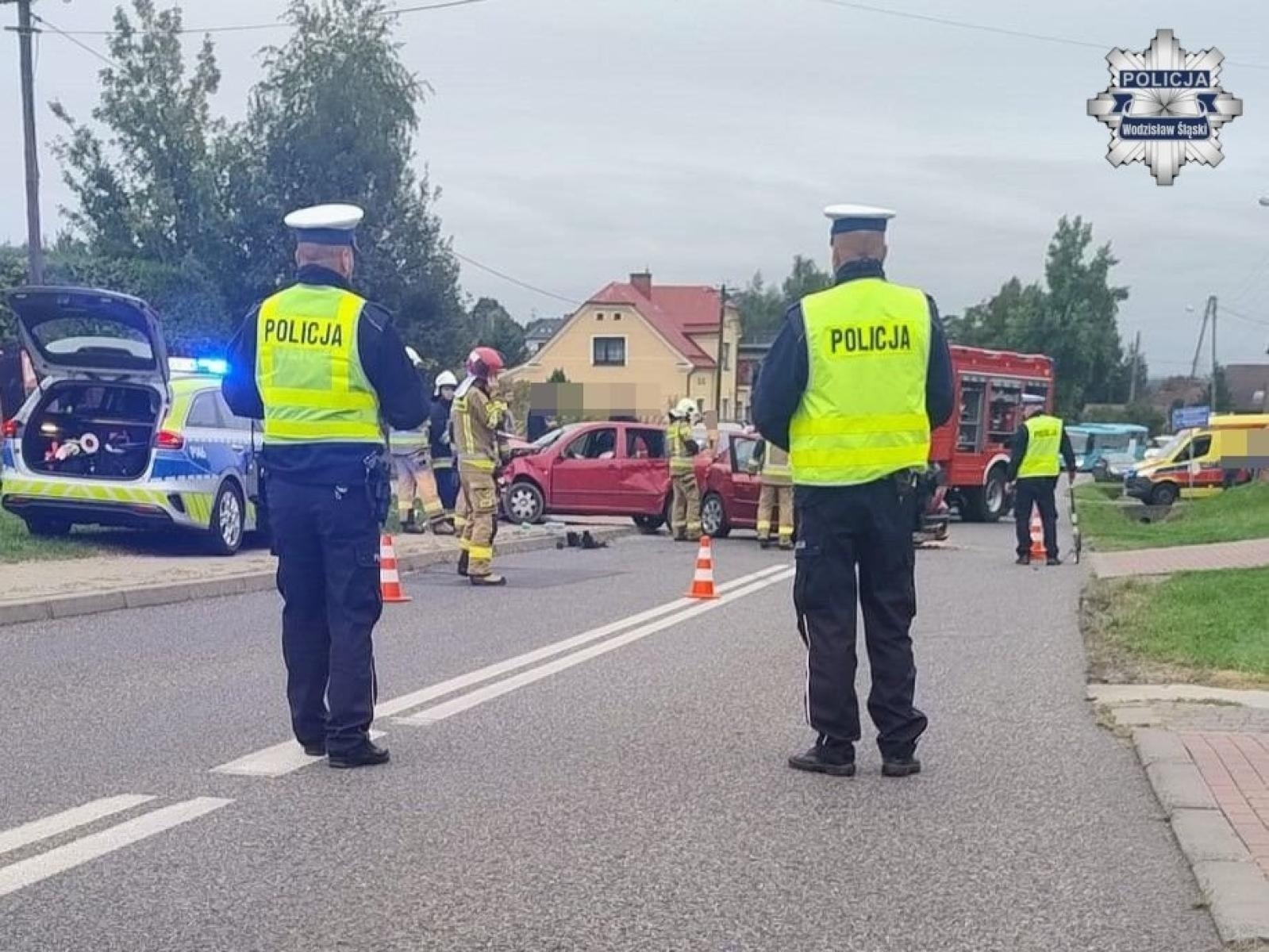 Zdjęcie w galerii na portalu naszwodzislaw.com: Policja wyjaśnia okoliczności wypadku w Łaziskach. Sprawca mógł być pod wpływem narkotyków! wiadomości z regionu