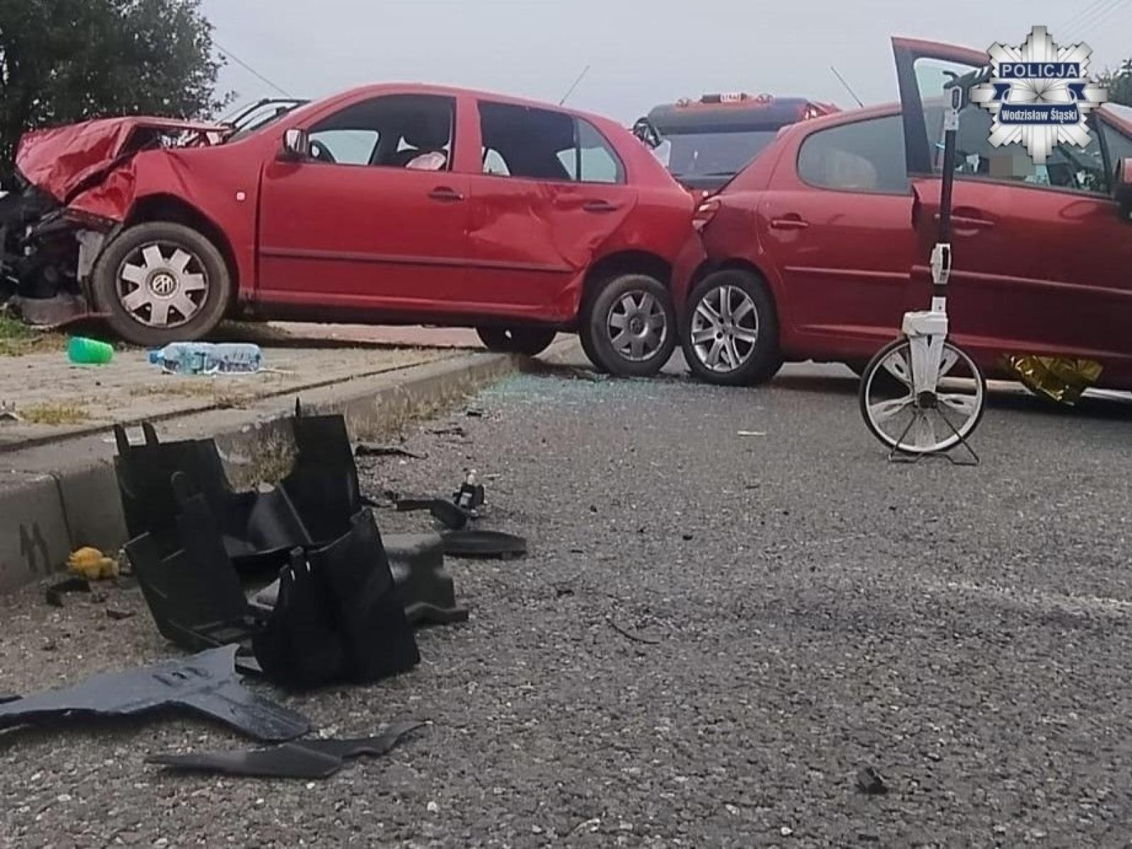 Zdjęcie w galerii na portalu naszwodzislaw.com: Policja wyjaśnia okoliczności wypadku w Łaziskach. Sprawca mógł być pod wpływem narkotyków! wiadomości z regionu