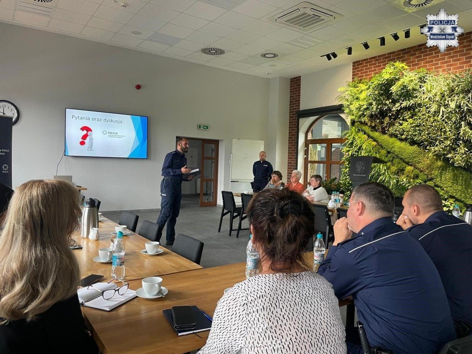 Zdjęcie w galerii na portalu naszwodzislaw.com: Debata społeczna na temat bezpieczeństwa seniorów w Wodzisławiu Śląskim wiadomości z regionu