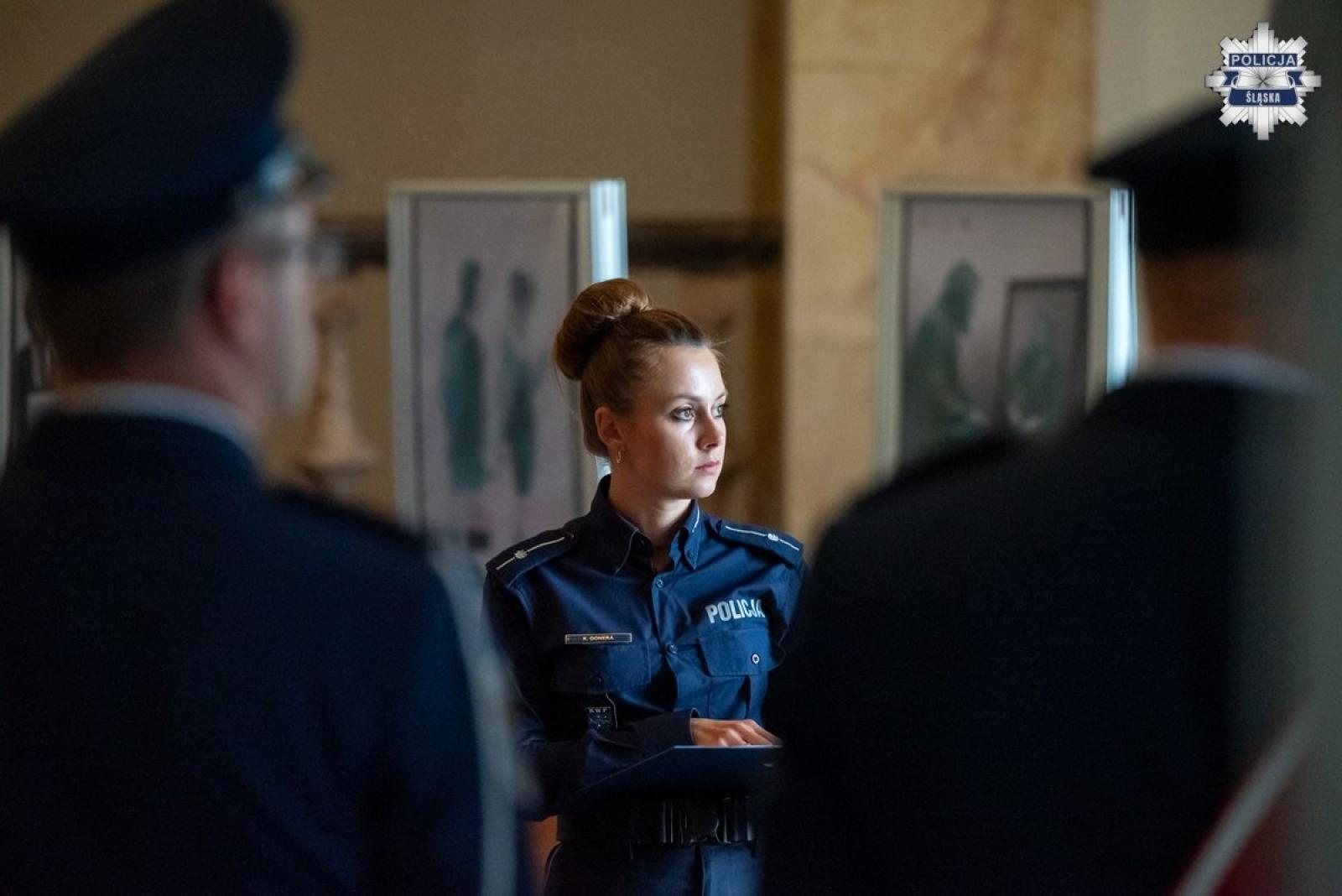 Zdjęcie w galerii na portalu naszwodzislaw.com: Nowi policjanci ślubowali w Śląskim Urzędzie Wojewódzkim [FOTO] wiadomości z regionu