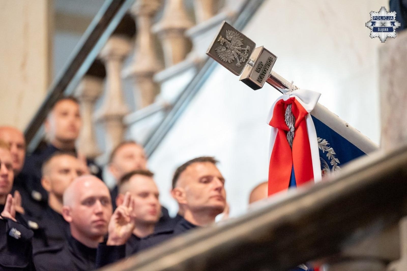Zdjęcie w galerii na portalu naszwodzislaw.com: Nowi policjanci ślubowali w Śląskim Urzędzie Wojewódzkim [FOTO] wiadomości z regionu