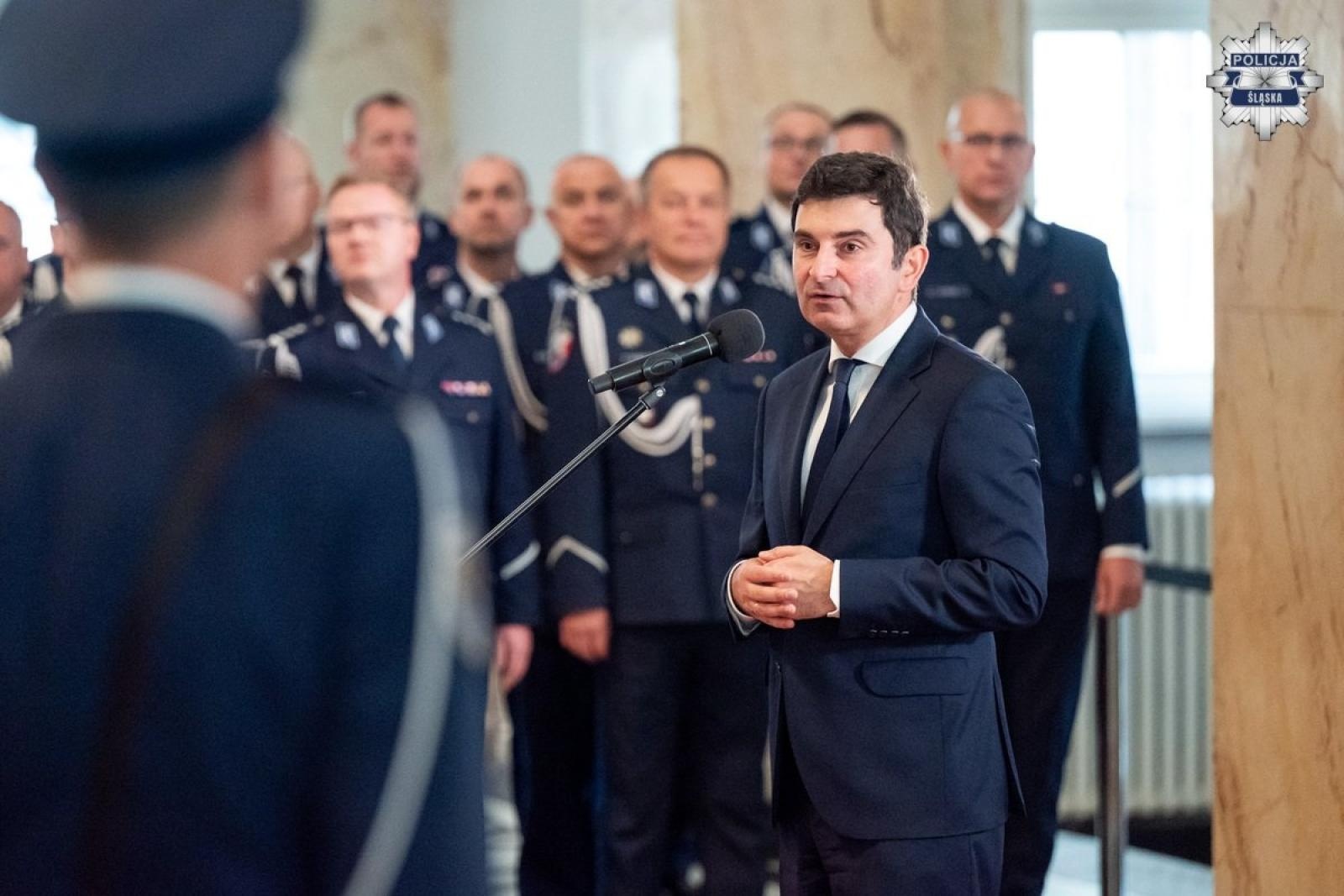 Zdjęcie w galerii na portalu naszwodzislaw.com: Nowi policjanci ślubowali w Śląskim Urzędzie Wojewódzkim [FOTO] wiadomości z regionu