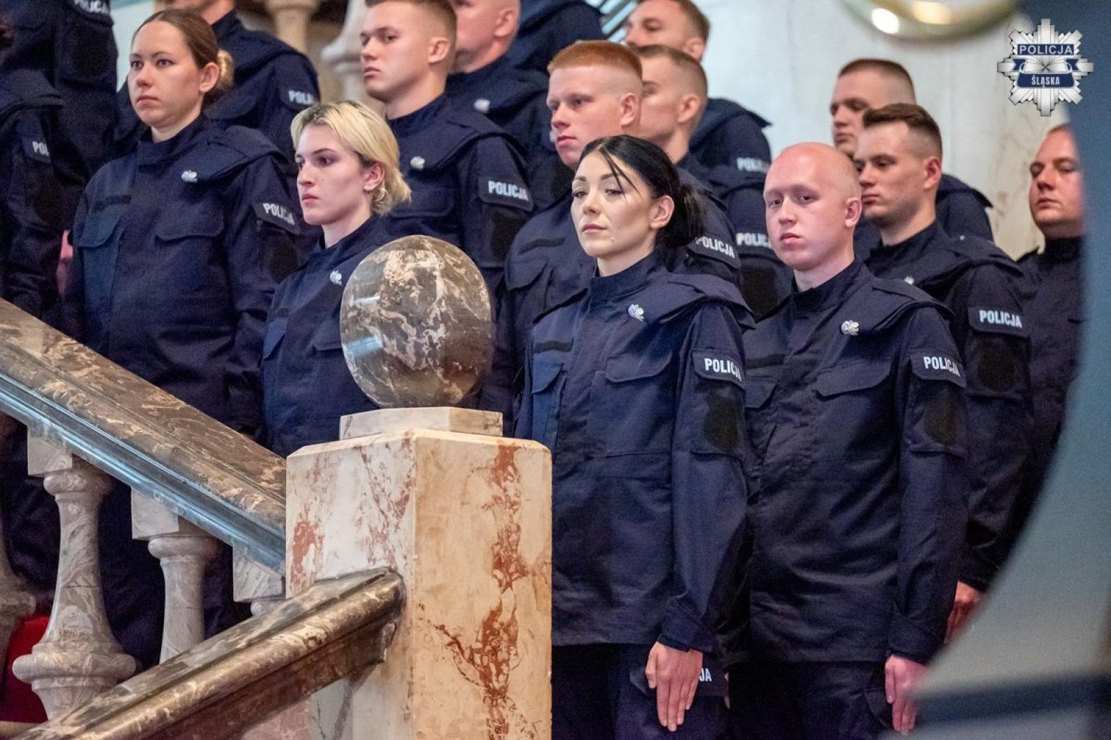Zdjęcie w galerii na portalu naszwodzislaw.com: Nowi policjanci ślubowali w Śląskim Urzędzie Wojewódzkim [FOTO] wiadomości z regionu