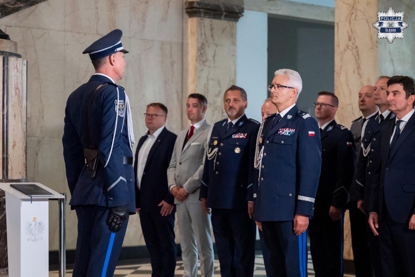 Zdjęcie w galerii na portalu naszwodzislaw.com: Nowi policjanci ślubowali w Śląskim Urzędzie Wojewódzkim [FOTO] wiadomości z regionu
