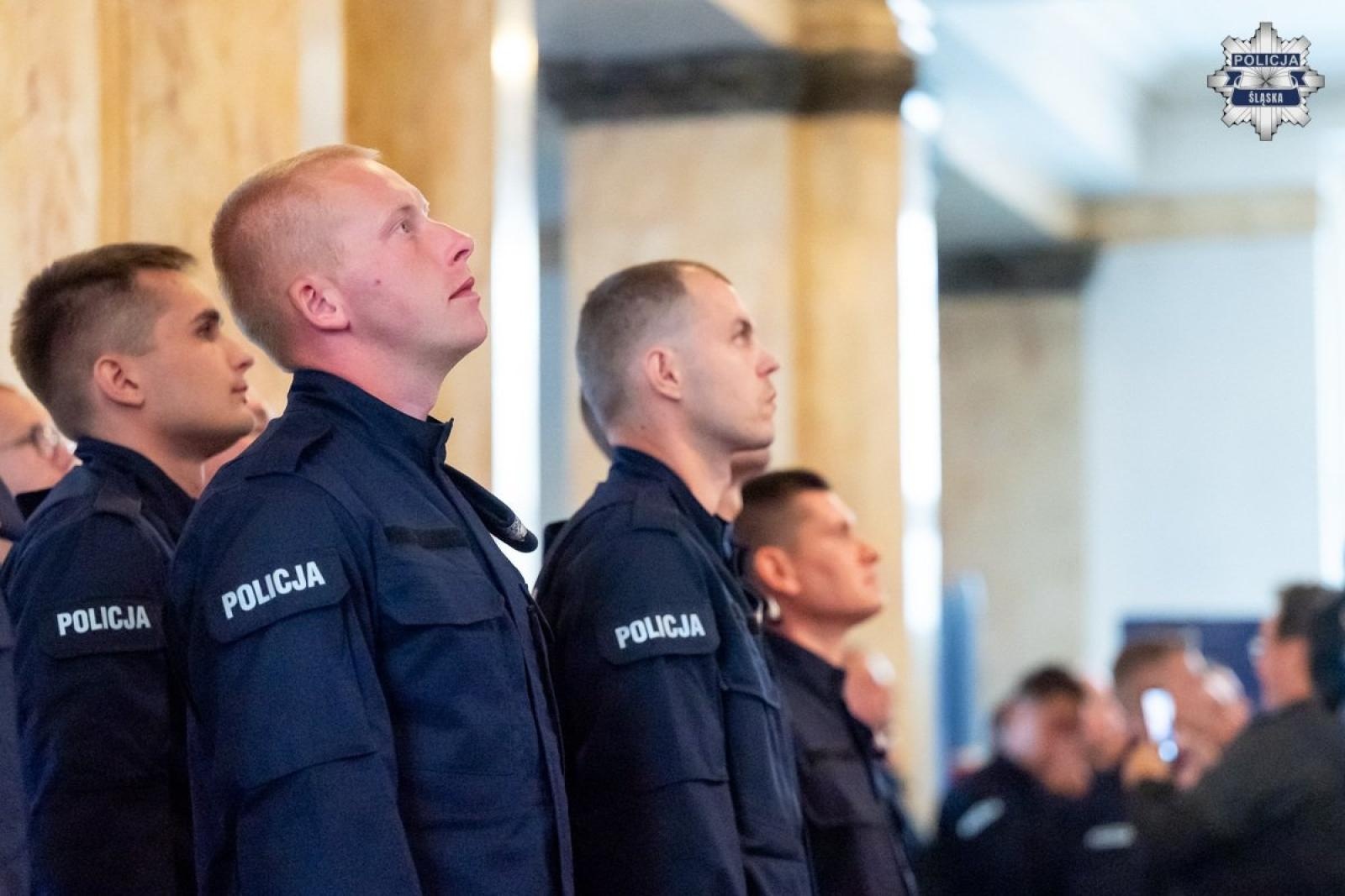 Zdjęcie w galerii na portalu naszwodzislaw.com: Nowi policjanci ślubowali w Śląskim Urzędzie Wojewódzkim [FOTO] wiadomości z regionu