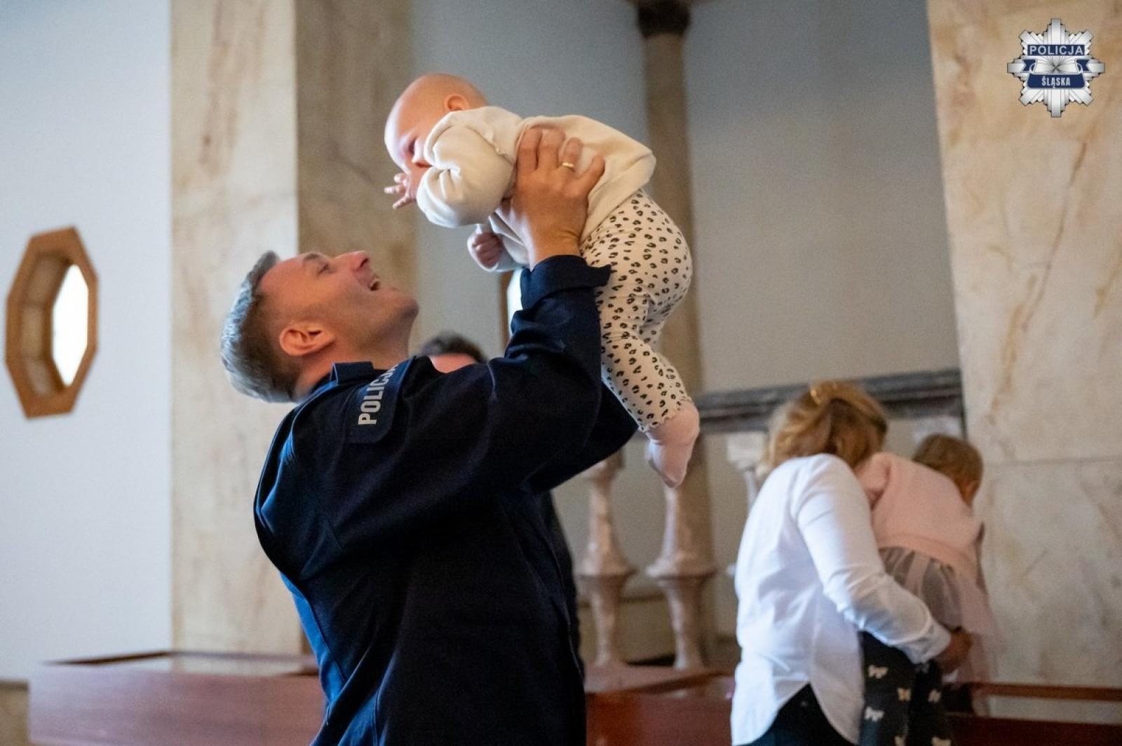 Zdjęcie w galerii na portalu naszwodzislaw.com: Nowi policjanci ślubowali w Śląskim Urzędzie Wojewódzkim [FOTO] wiadomości z regionu