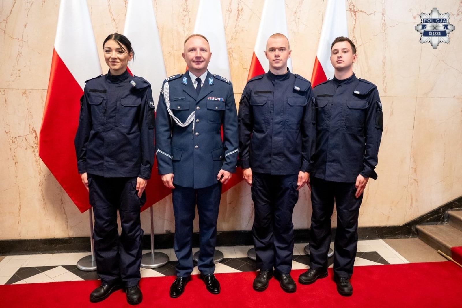Zdjęcie w galerii na portalu naszwodzislaw.com: Nowi policjanci ślubowali w Śląskim Urzędzie Wojewódzkim [FOTO] wiadomości z regionu