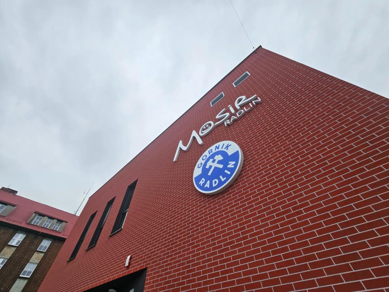 Zdjęcie w galerii na portalu naszwodzislaw.com: W Radlinie oficjalnie otwarto nowy obiekt multisportowy [FOTO] wiadomości z regionu