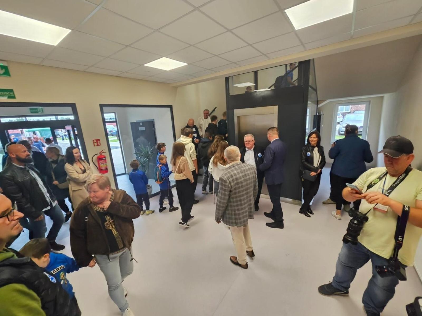 Zdjęcie w galerii na portalu naszwodzislaw.com: W Radlinie oficjalnie otwarto nowy obiekt multisportowy [FOTO] wiadomości z regionu