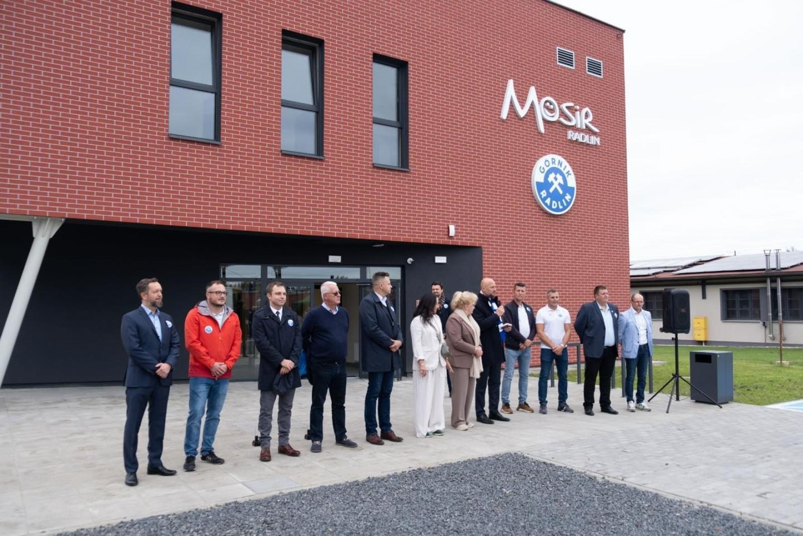 Zdjęcie w galerii na portalu naszwodzislaw.com: W Radlinie oficjalnie otwarto nowy obiekt multisportowy [FOTO] wiadomości z regionu