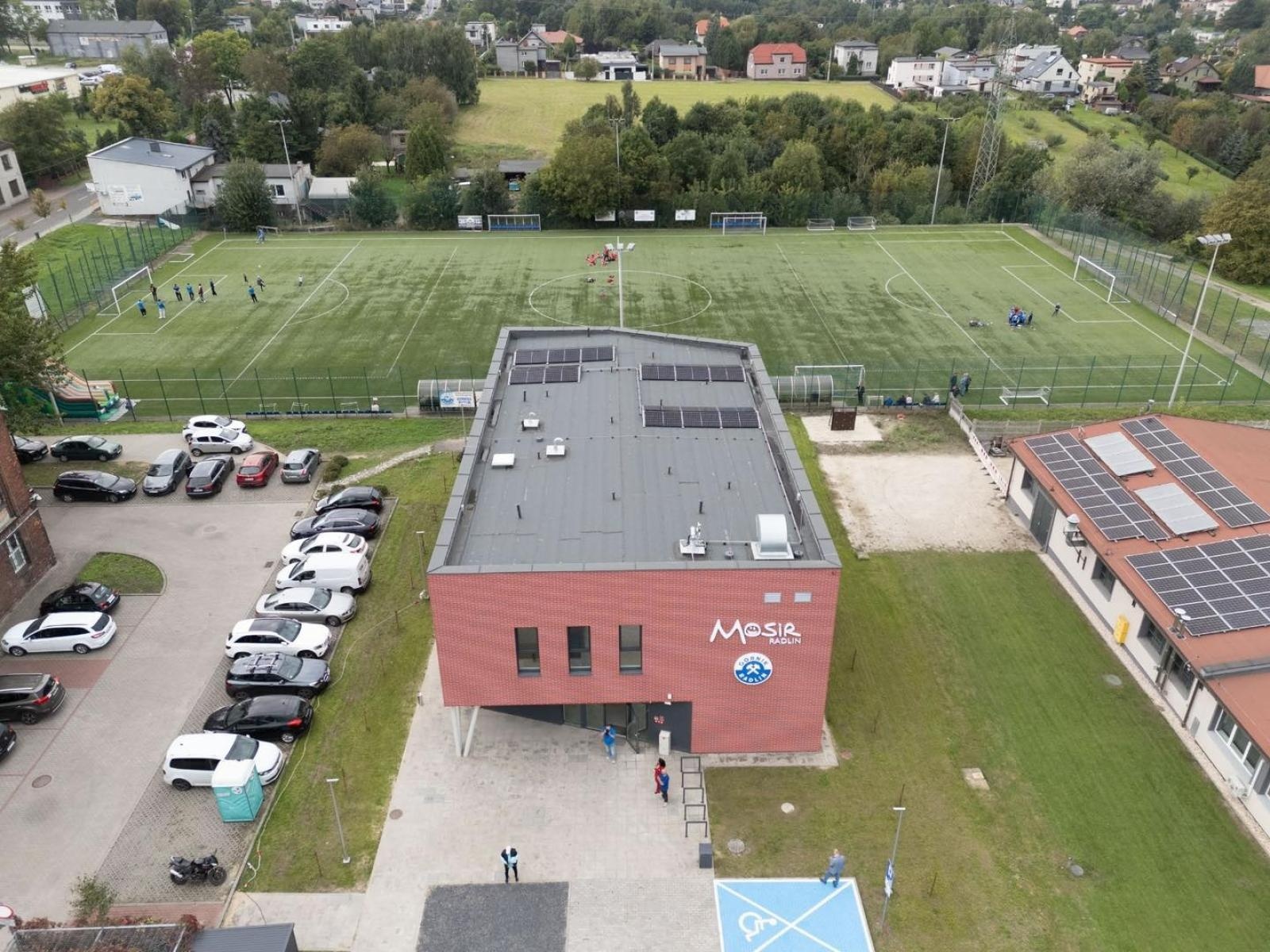 Zdjęcie w galerii na portalu naszwodzislaw.com: W Radlinie oficjalnie otwarto nowy obiekt multisportowy [FOTO] wiadomości z regionu