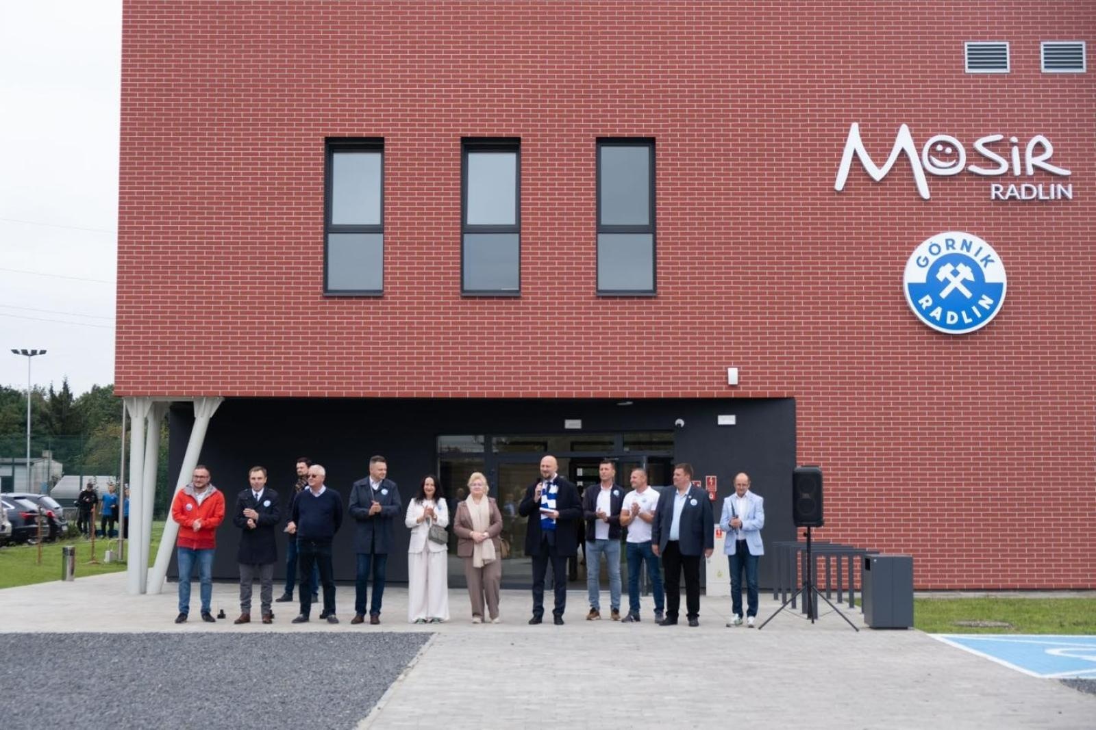 Zdjęcie w galerii na portalu naszwodzislaw.com: W Radlinie oficjalnie otwarto nowy obiekt multisportowy [FOTO] wiadomości z regionu