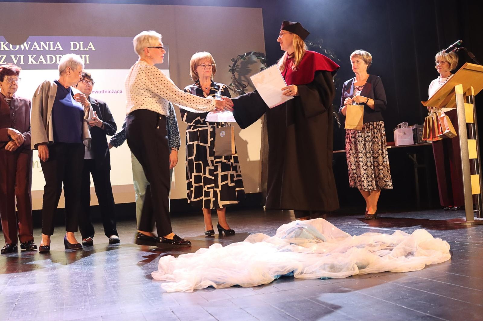 Zdjęcie w galerii na portalu naszwodzislaw.com: Seniorzy zainaugurowali nowy rok akademicki 2025/2026 wiadomości z regionu